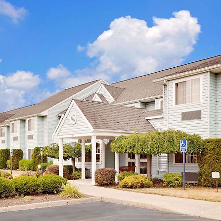 Microtel Inn & Suites By Wyndham Wellsville Экстерьер фото