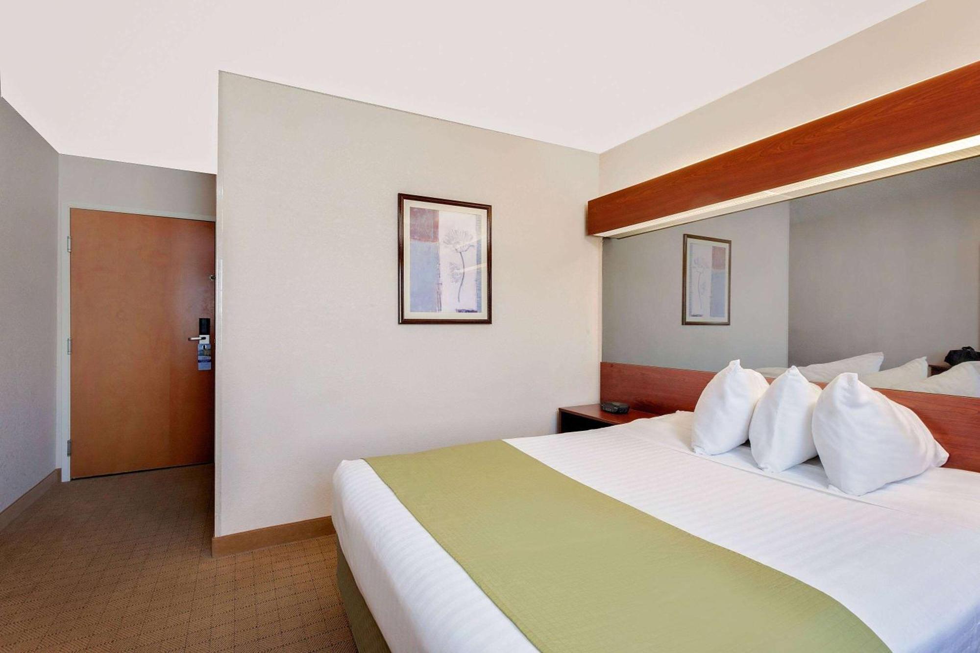 Microtel Inn & Suites By Wyndham Wellsville Экстерьер фото